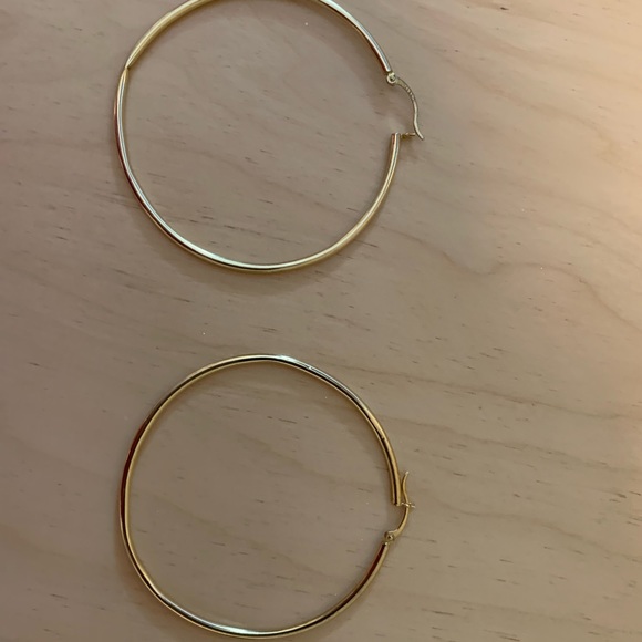 *Sold* 14kt Gold Hoop earrings - Picture 3 of 13